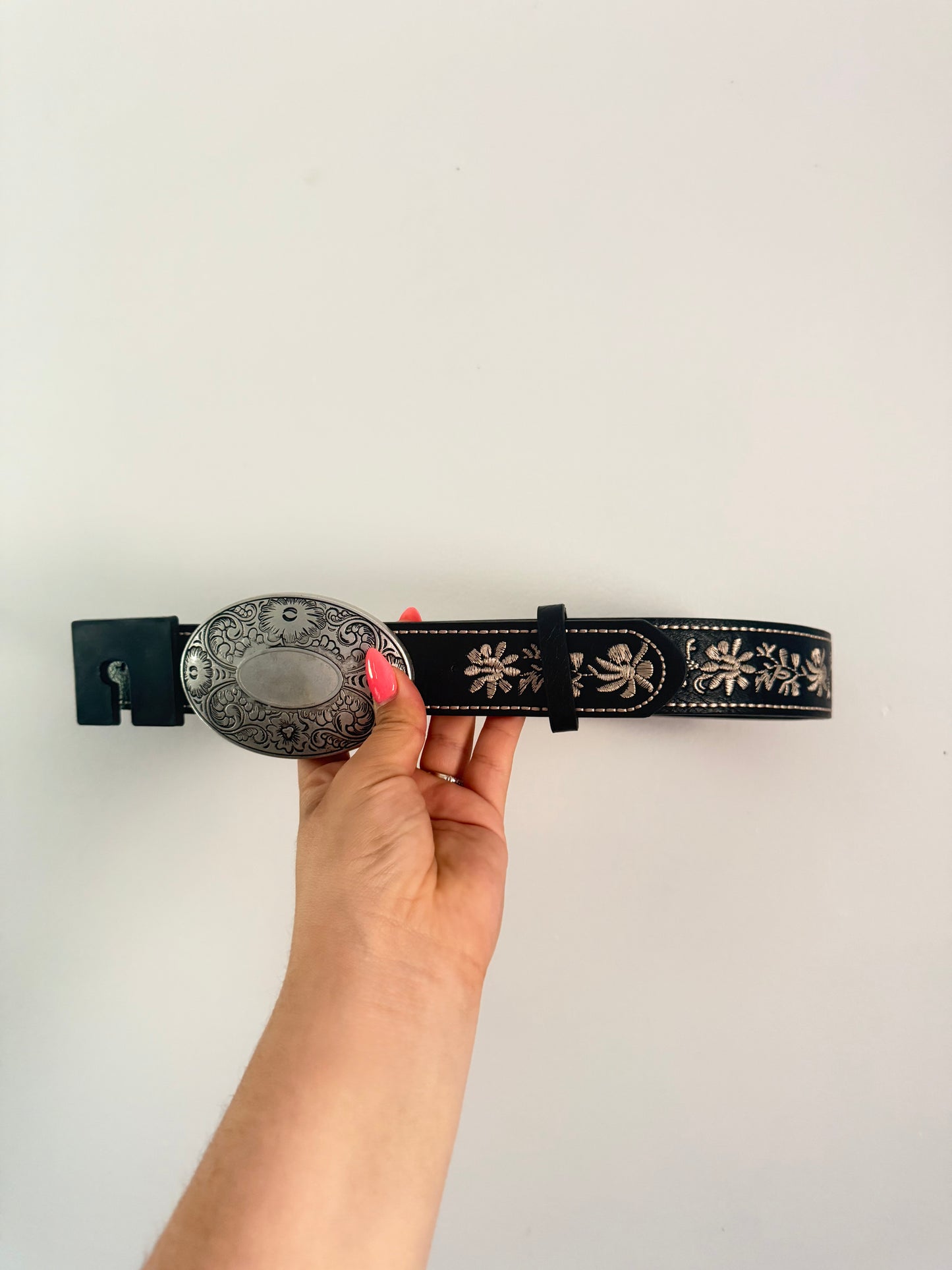 Bloom Oval Embroidered Belt (Black)