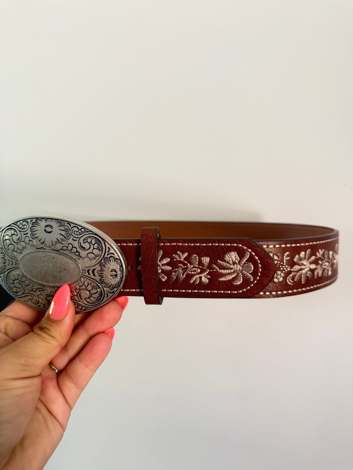Bloom Oval Embroidered Belt (Reddish/Brown)