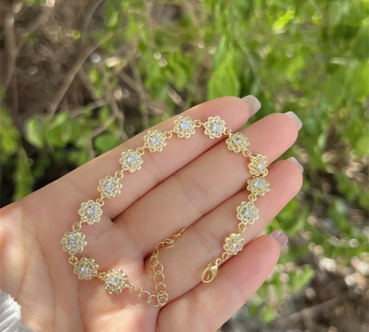 Como La Flor Bracelet