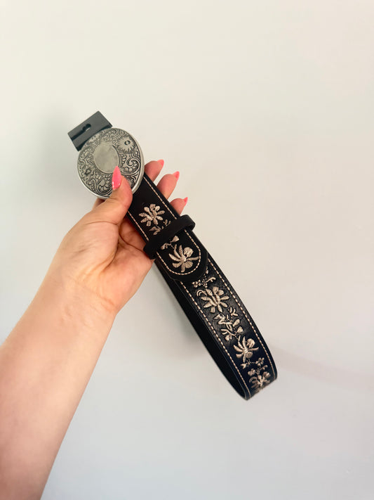 Bloom Oval Embroidered Belt (Black)