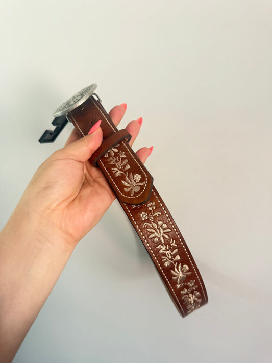 Bloom Oval Embroidered Belt (Reddish/Brown)